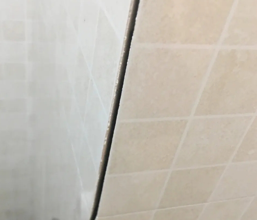 衡水瓷砖空鼓维修公司分享阳台瓷砖脱落的修复过程可以分为以下几个步骤